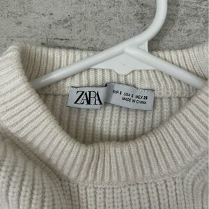 ZARA white cropped sweater SIZE: S